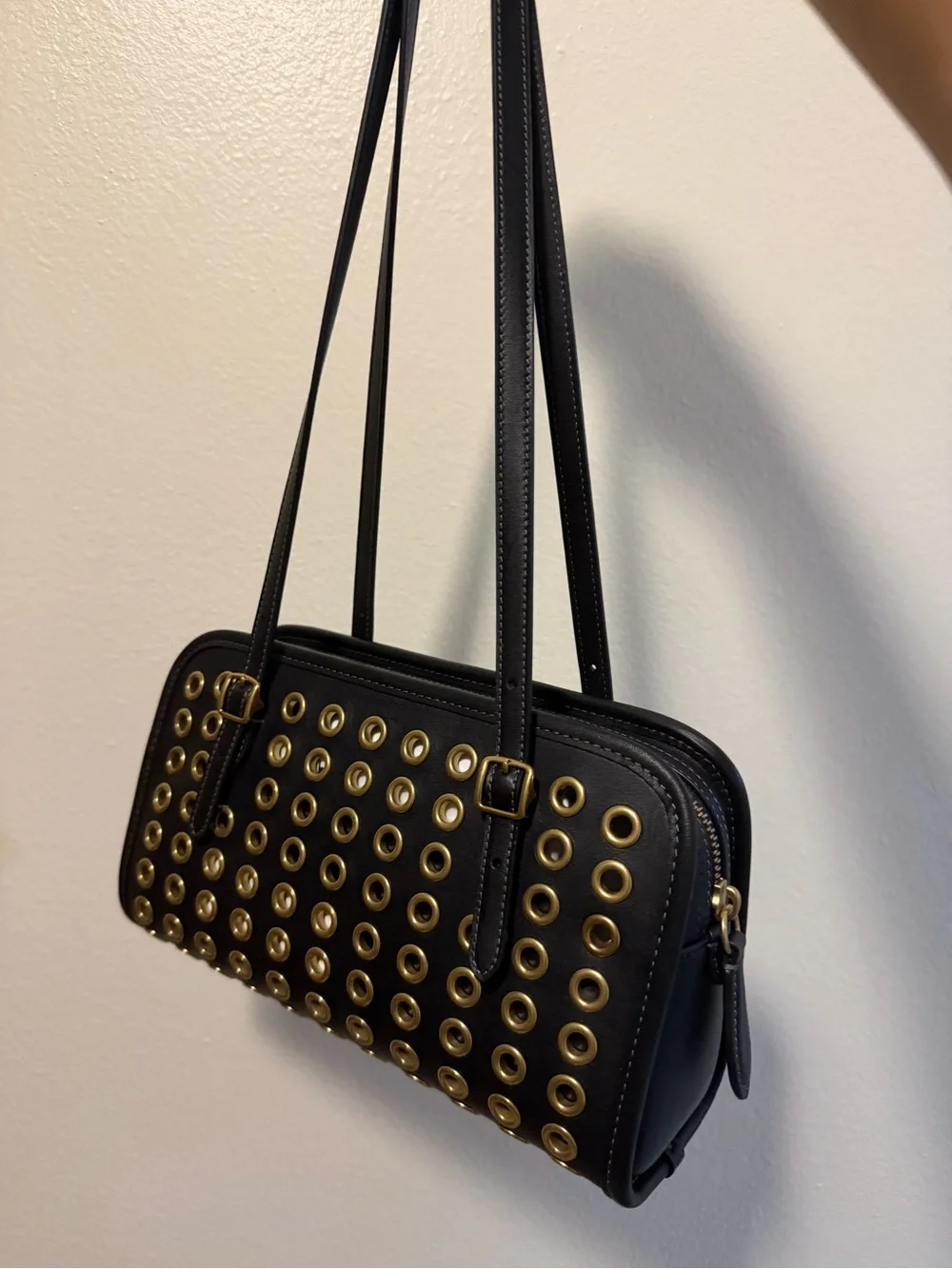 Coach swing zip black with grommets